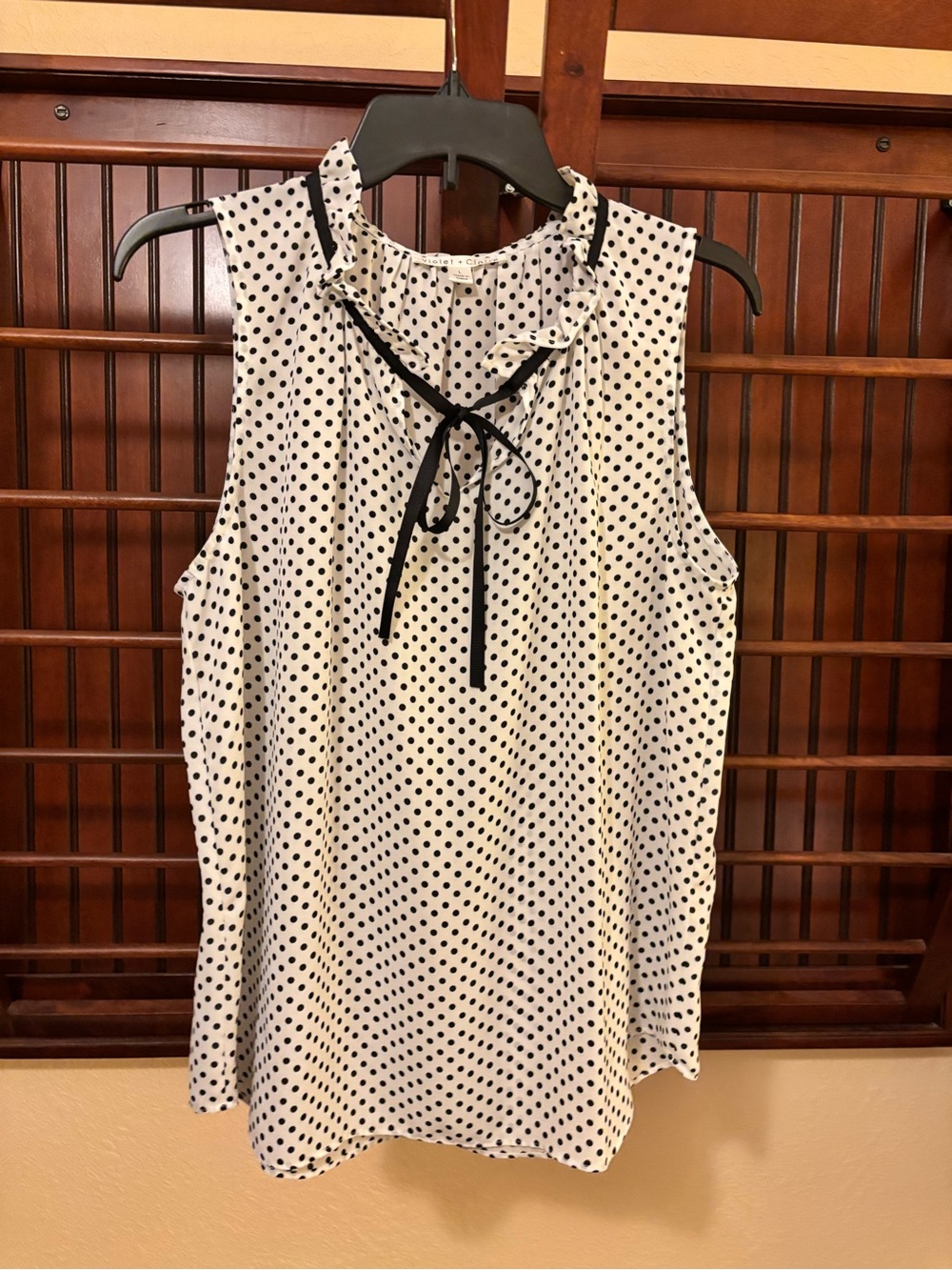 Polka Dot Ruffle Tie-Neck Sleeveless blouse in White/Black